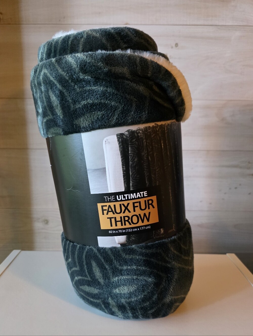 NWT The Ultimate Faux Fur Throw Blanket 60"x70"